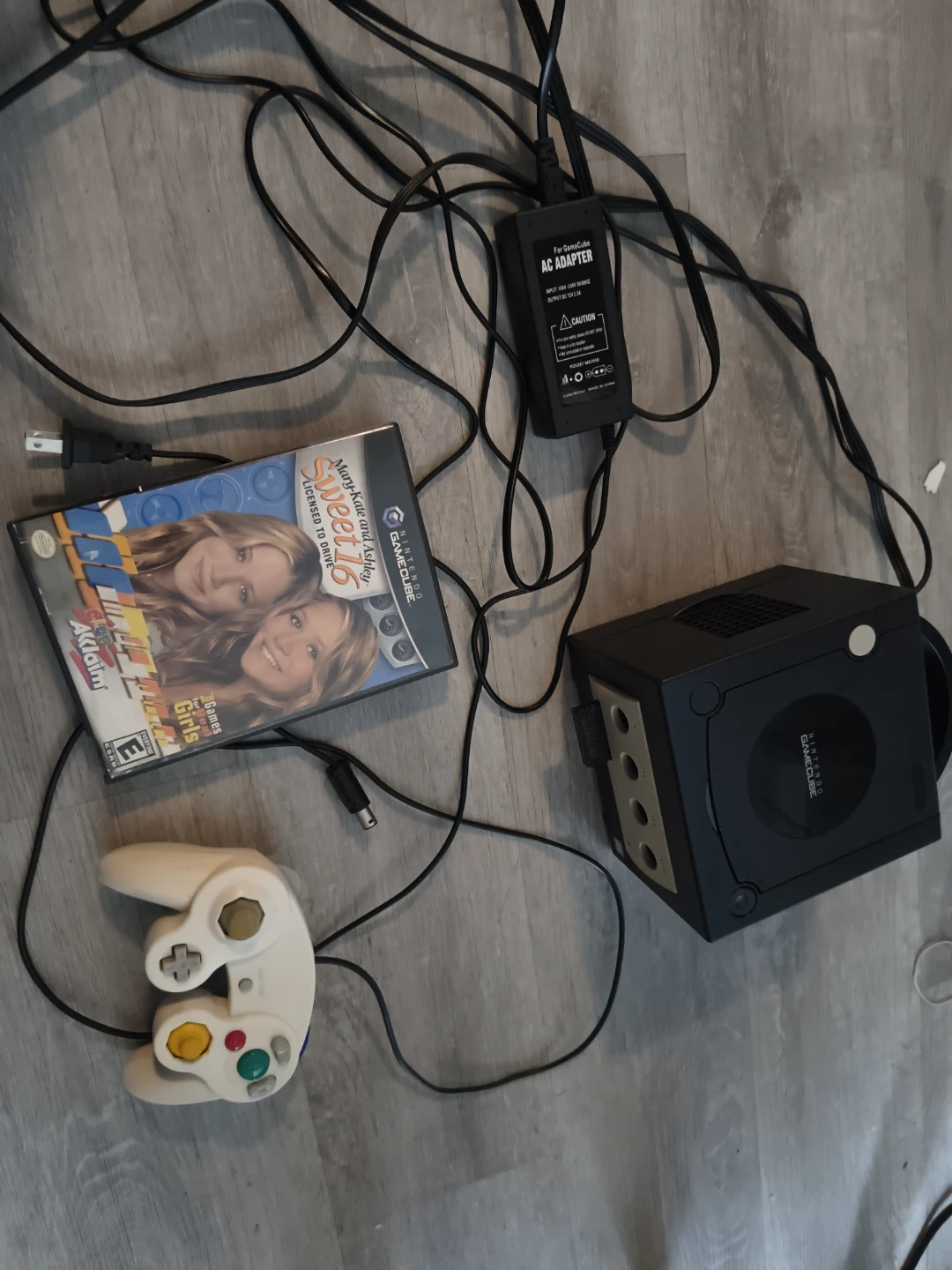 Nintendo GameCube Bundle with Mary-Kate and Ashley: Sweet 16