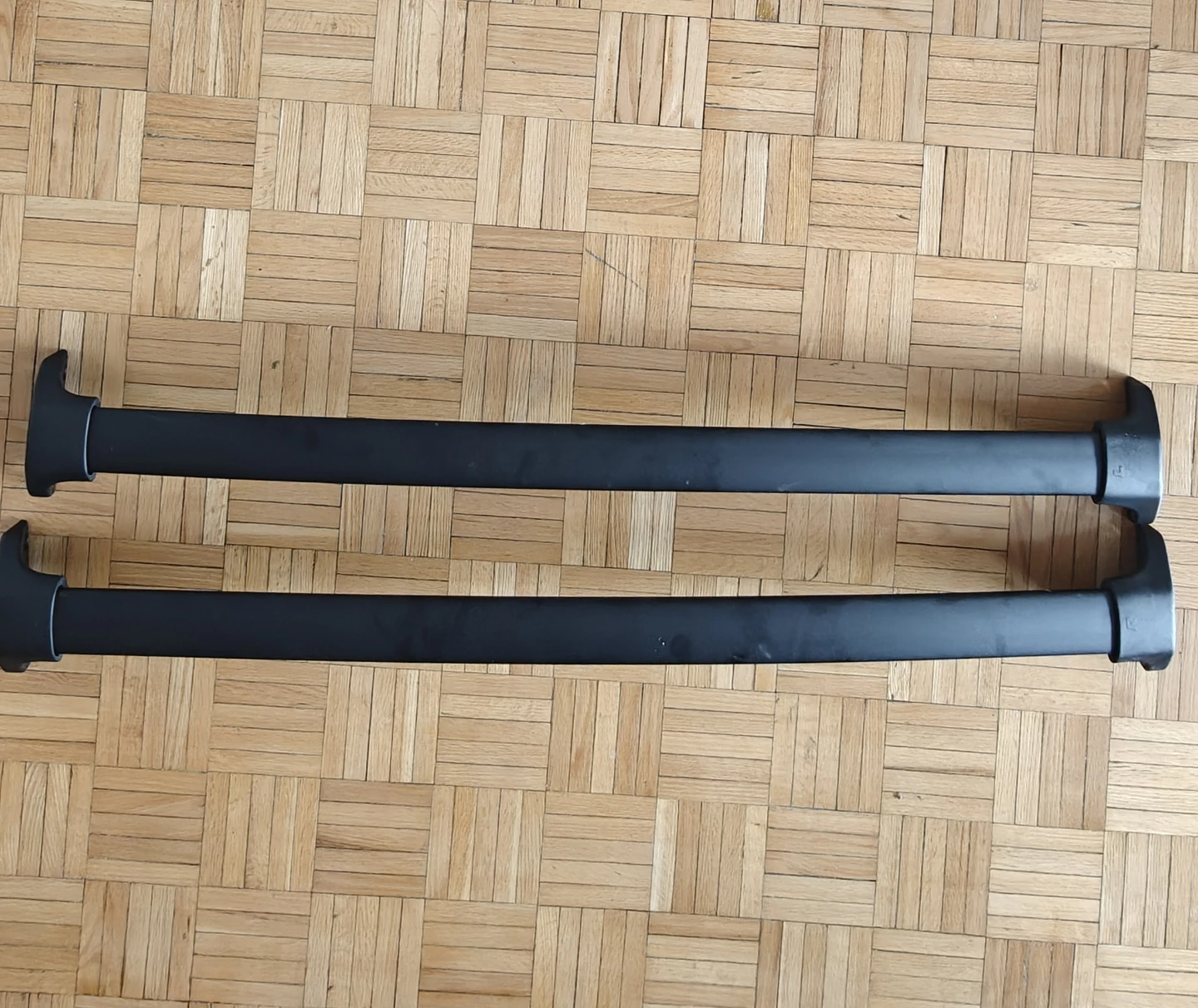 Pair of Black Roof Rack Crossbars - photo 2