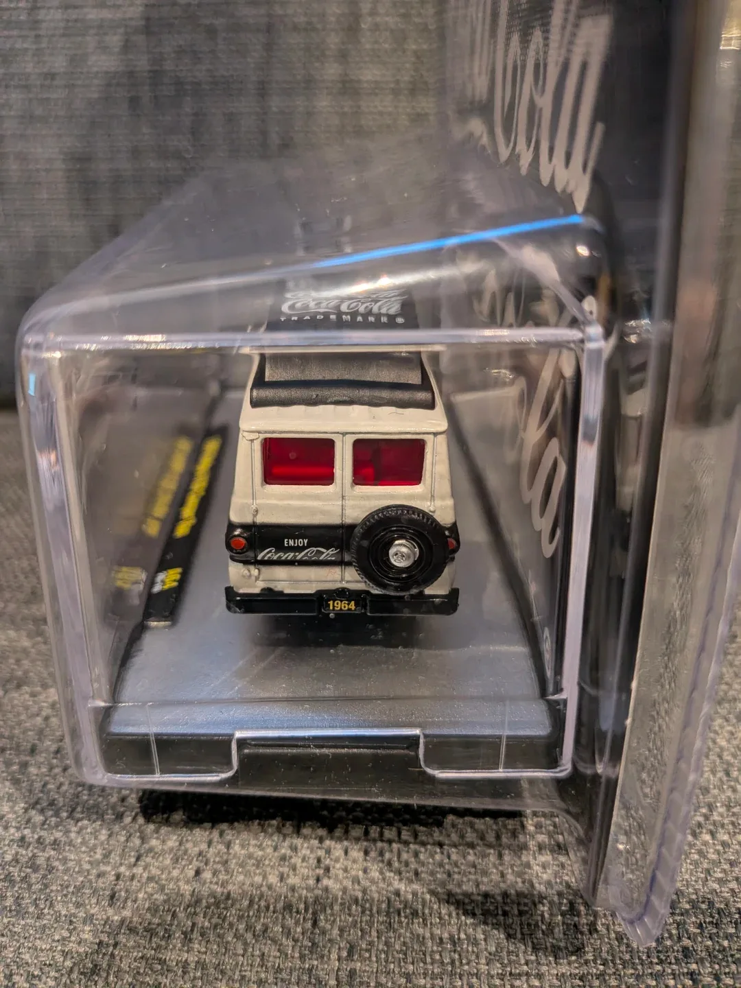 Chase 1 of 750 M2 Machines Coca-Cola 1965 Dodge A100 Camper Van - photo 5