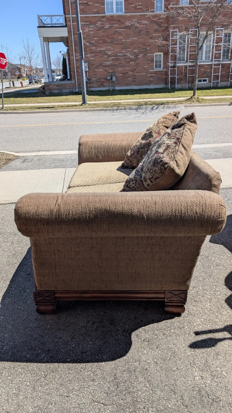 Sofa, loveseat and Wooden End Table. - photo 2