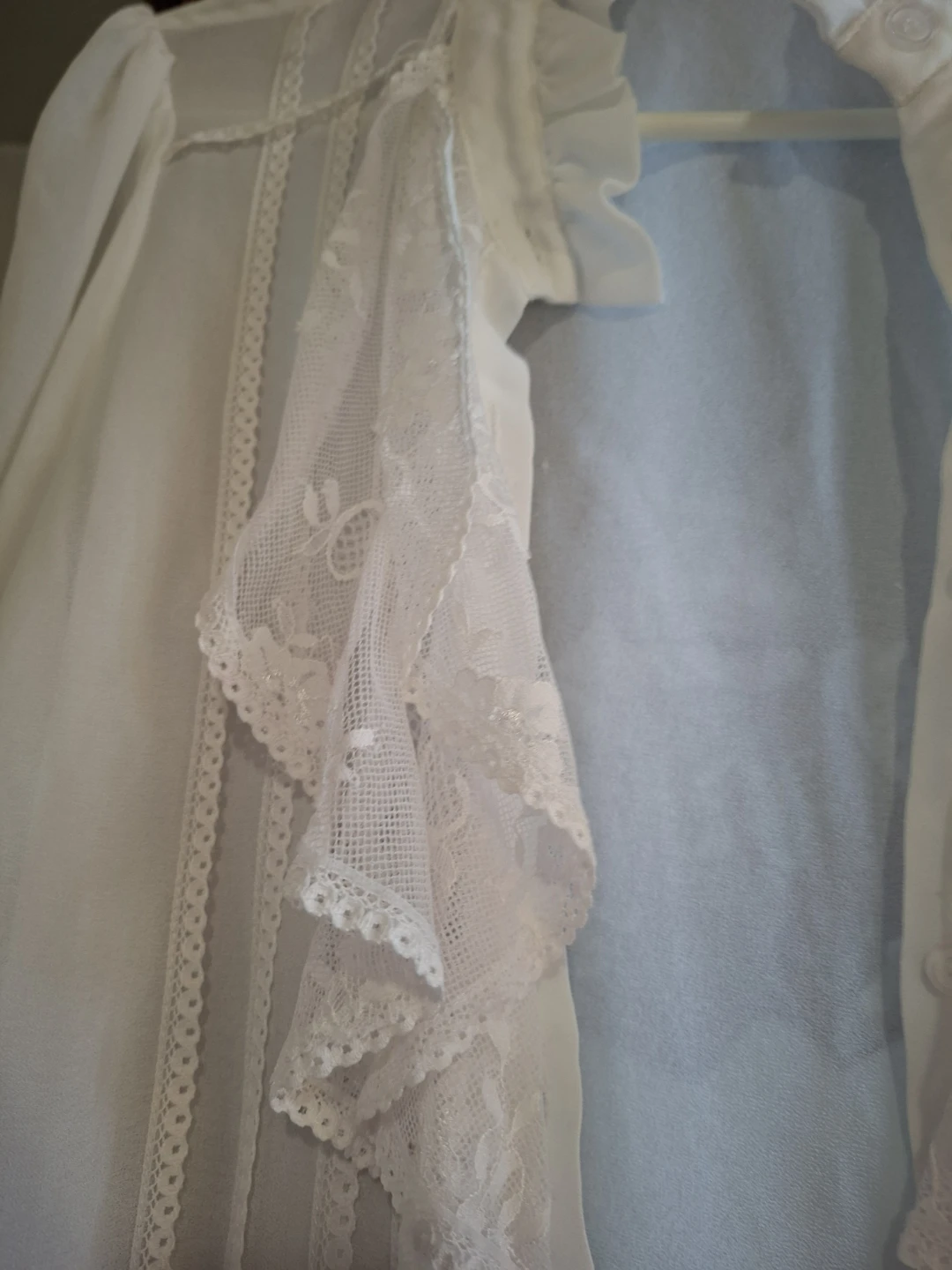 ⚽Women's White Sheer Blouse with Lace Ruffle Details - photo 3