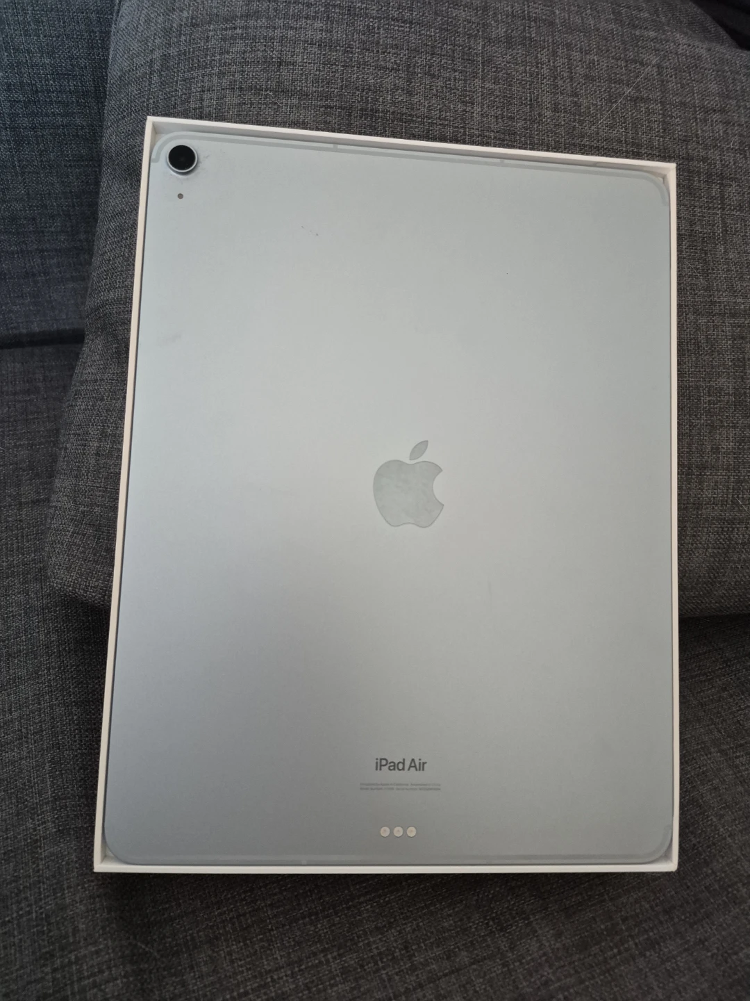 Apple iPad Air 5th Gen - photo 4