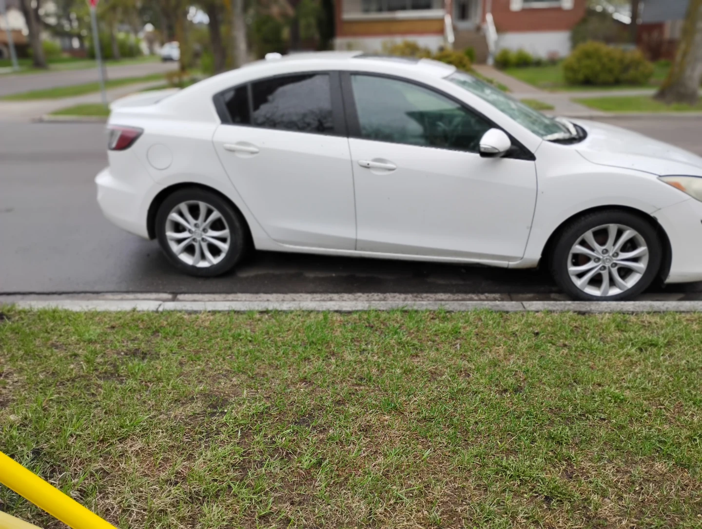 White Mazda 3 GT