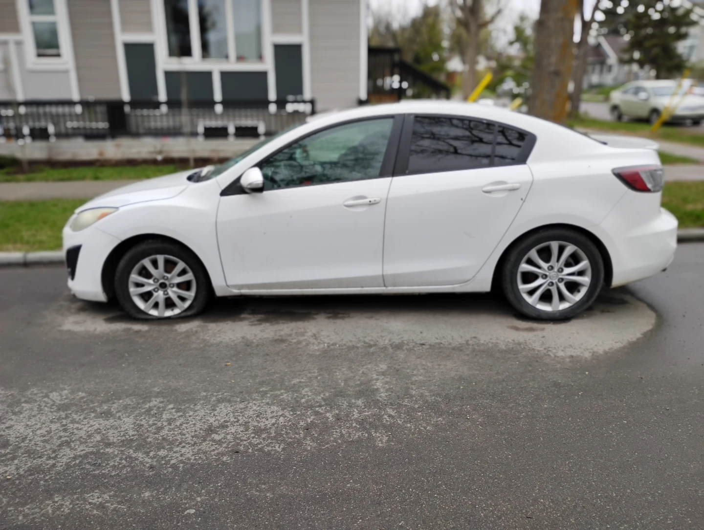 White Mazda 3 GT - photo 2