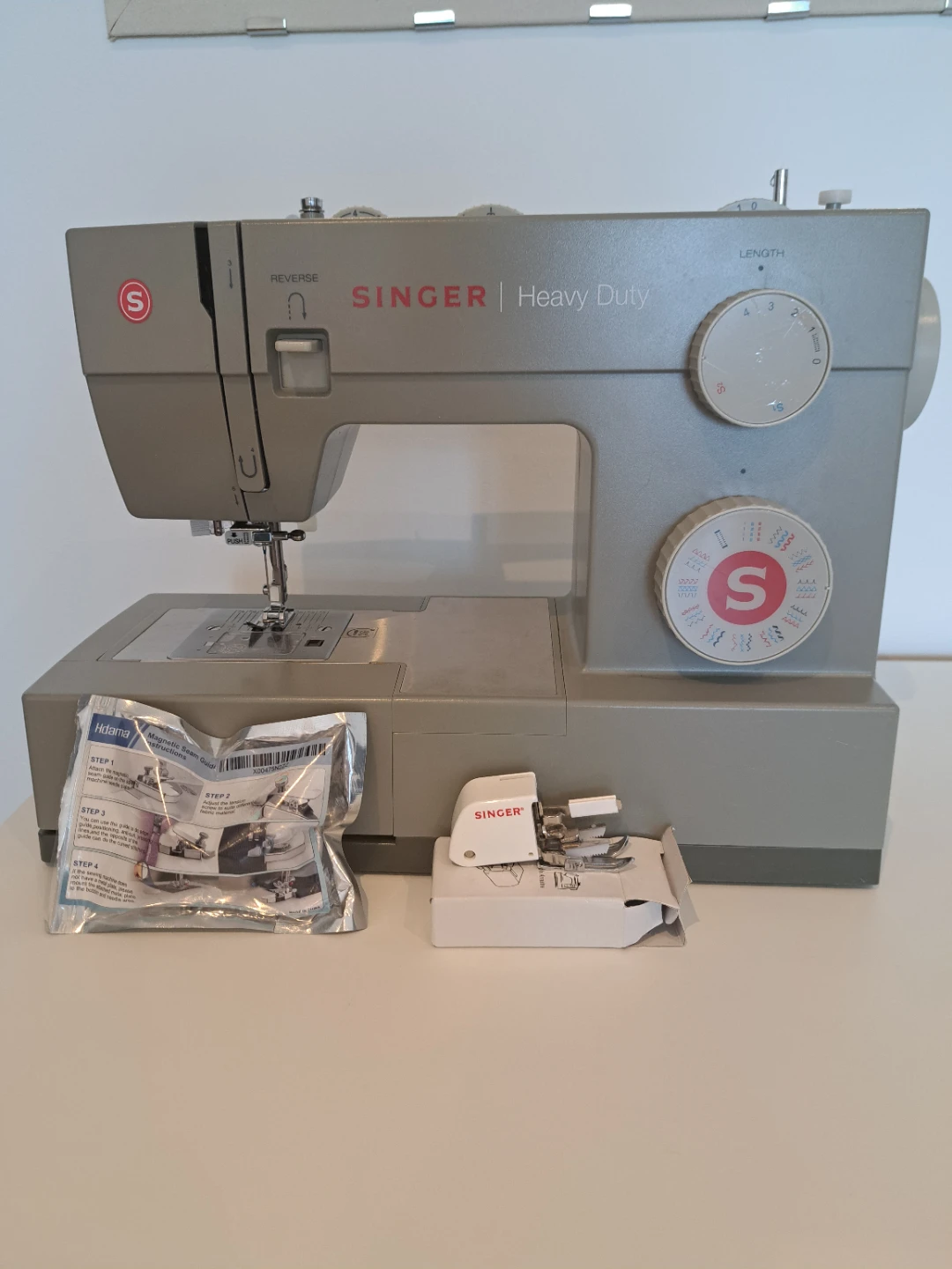 Singer Heavy Duty Sewing Machine. - photo 5