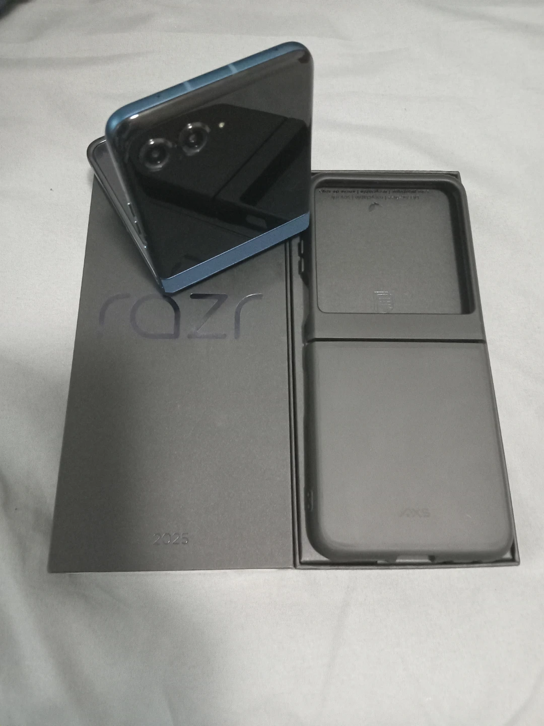Motorola Razr Flip Phone - photo 5