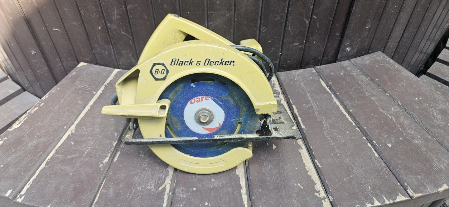 The Black & Decker corded 7-1/4" circular saw