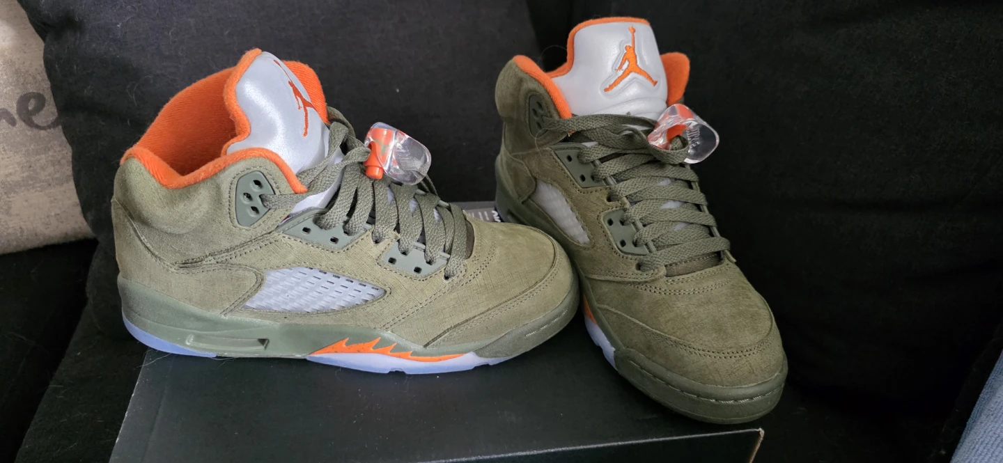 Air Jordan 5 Retro (GS) Olive/Solar Orange - photo 3