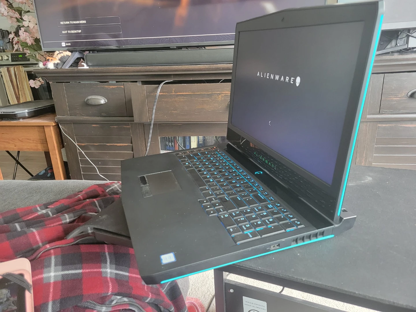 Alienware 17 R5 Gaming Laptop + 2TB SSD + Cooling base - photo 5
