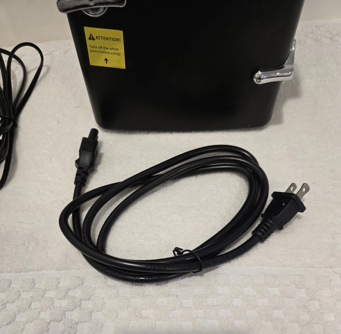 BRAND NEW 2-in-1 Mini Fridge Cooler & Warmer (4L) - photo 4