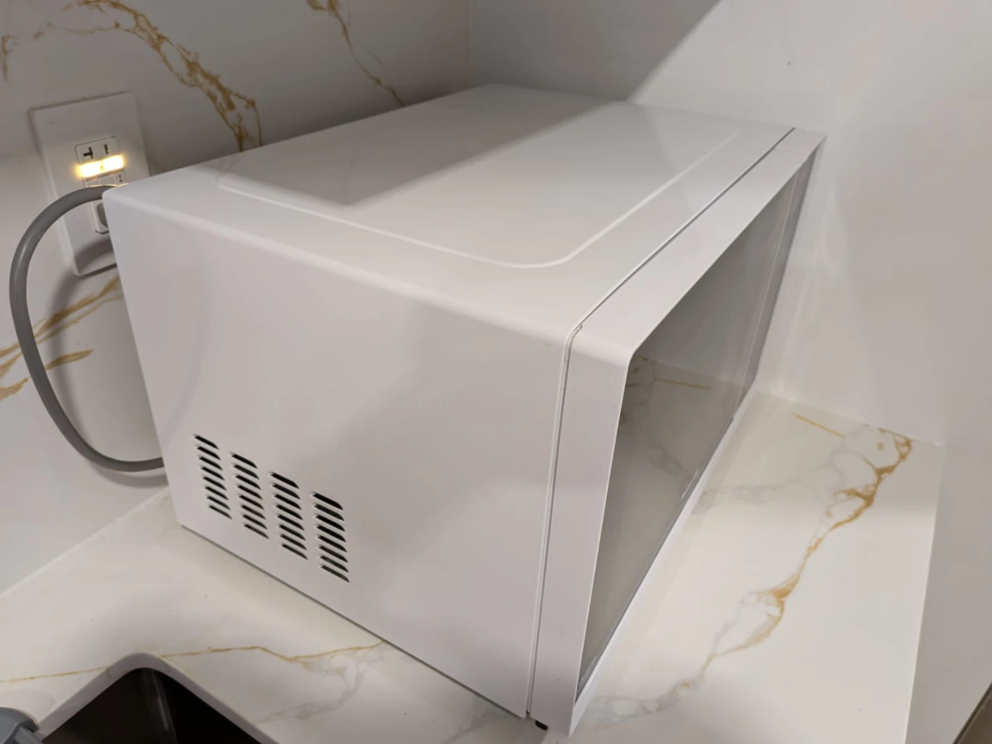 Panasonic Genius 1200W Microwave - photo 3