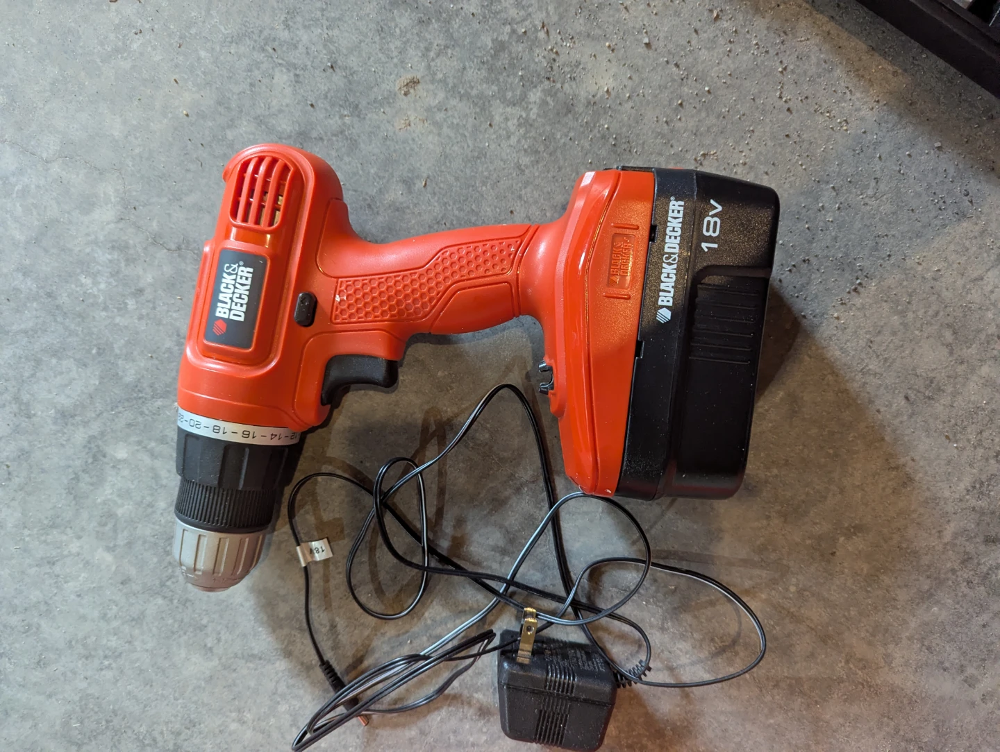 Drill (Black and Decker) - photo 2