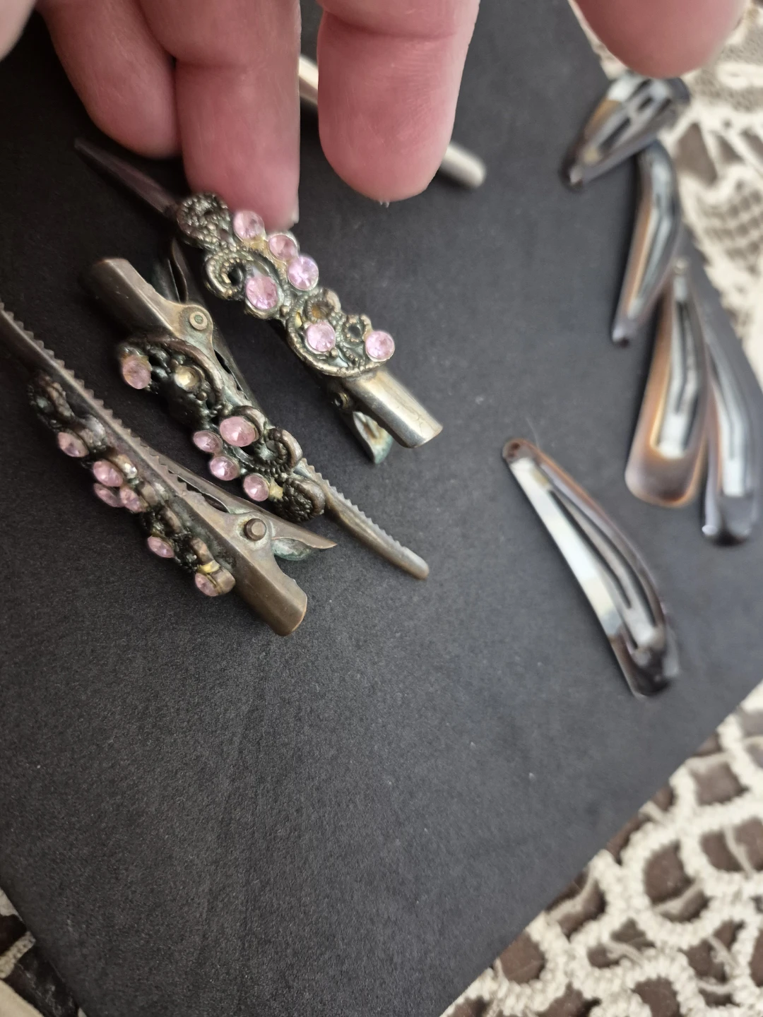 lot Assorted Hair Clips & Barrettes - photo 3