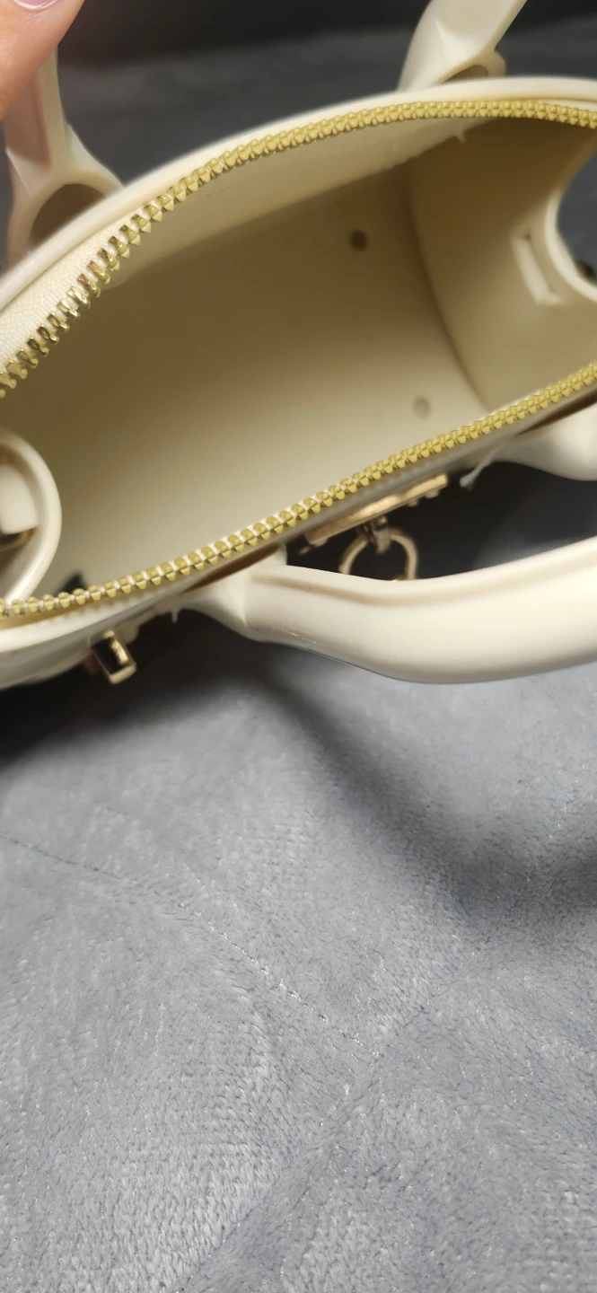 Cream handbag with heart lock detail - photo 3