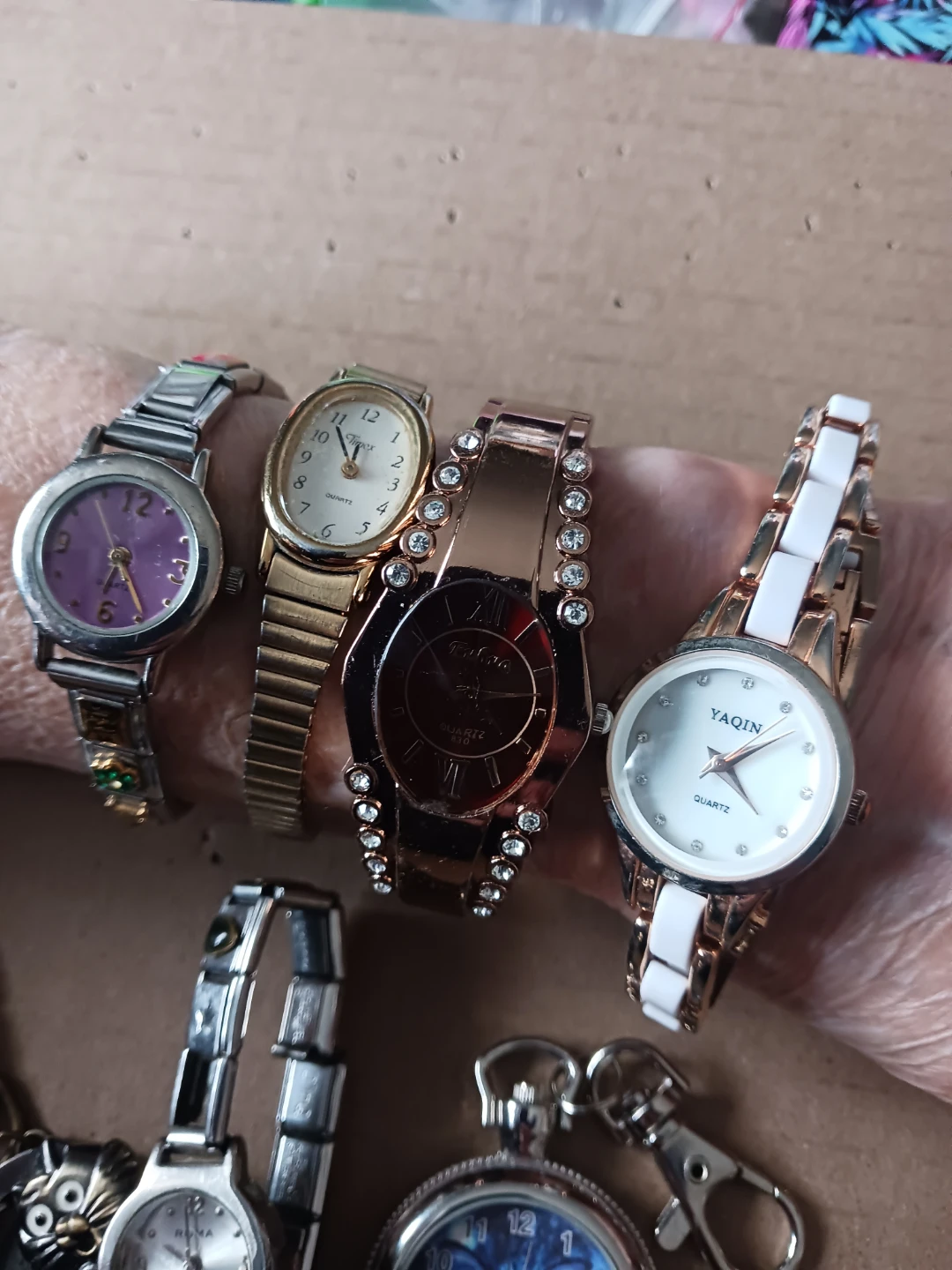 Vintage Assorted Women's Watches and Keychain - photo 3