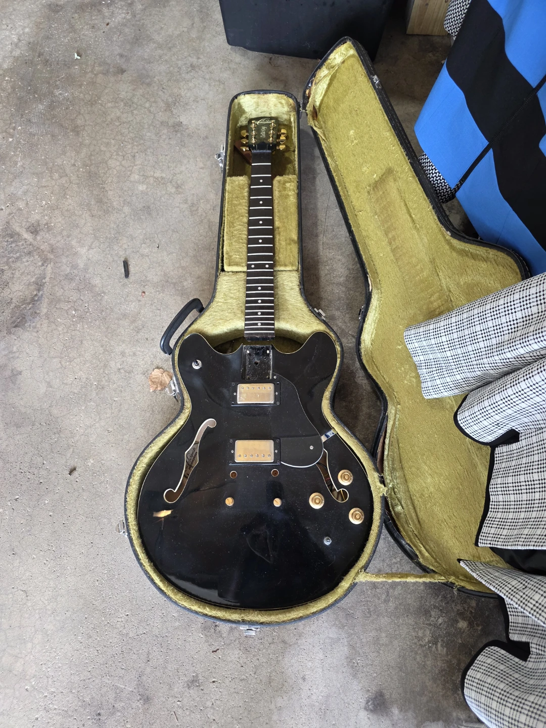 Black Electric Guitar with Case - photo 2
