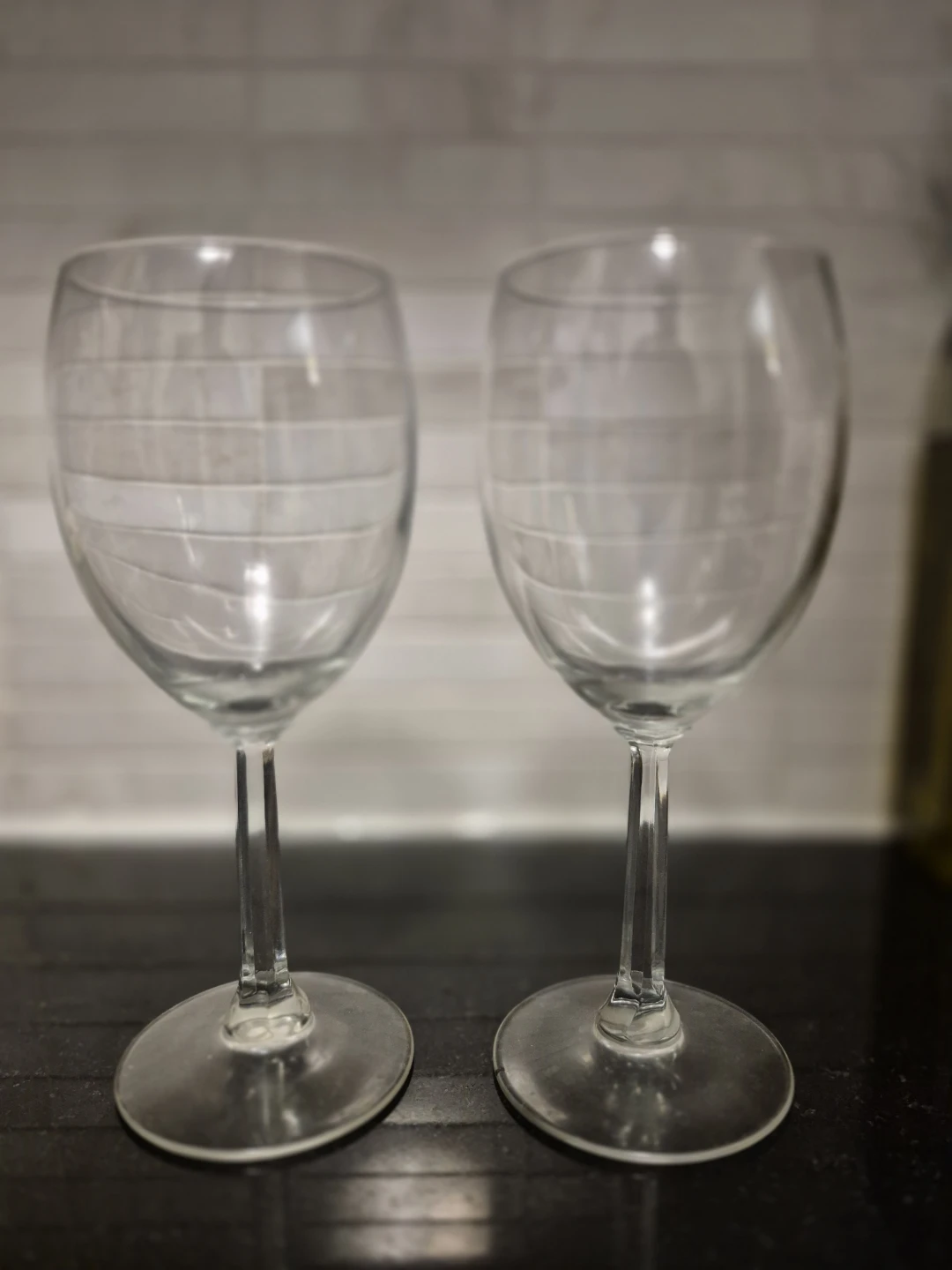 Set of 2 Clear Wine Glasses - photo 2
