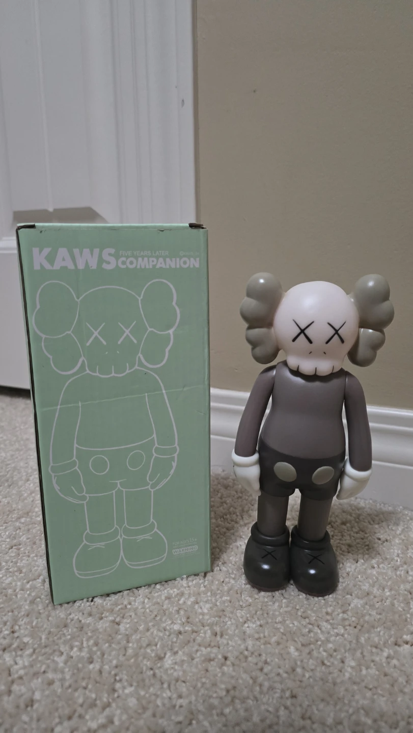 KAWS Figures - photo 3