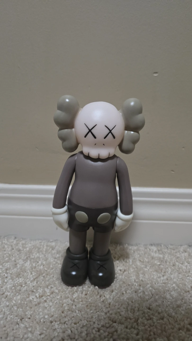 KAWS Figures - photo 4