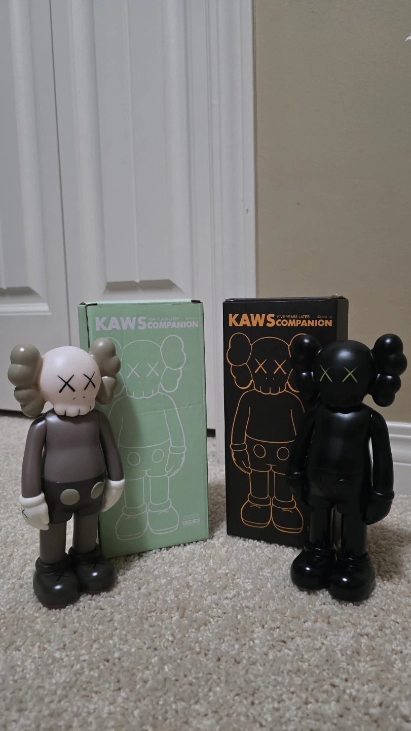 KAWS Figures - photo 5