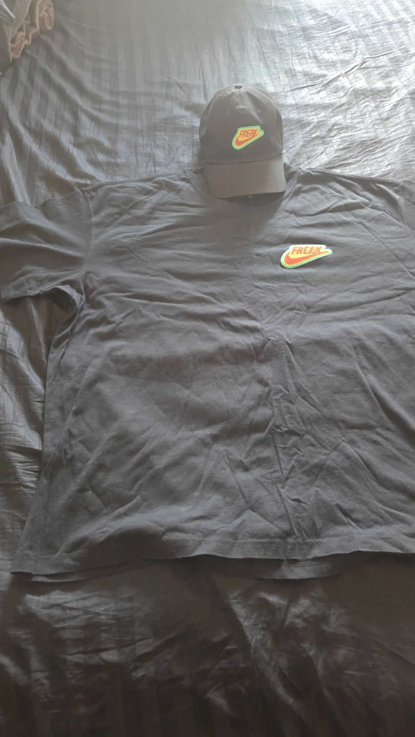 Nike "Freak" T-Shirt and Hat - photo 2