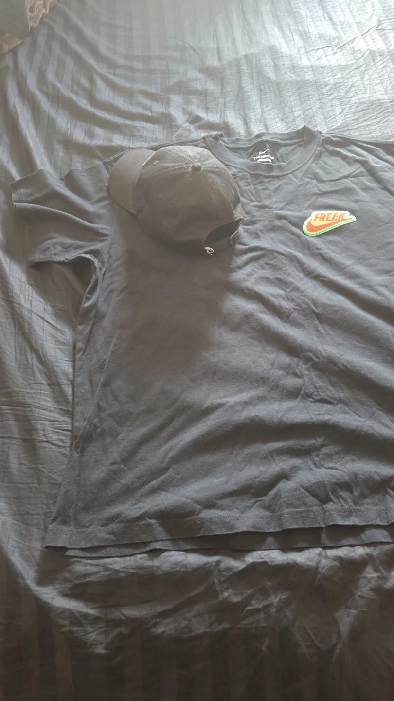 Nike "Freak" T-Shirt and Hat - photo 3