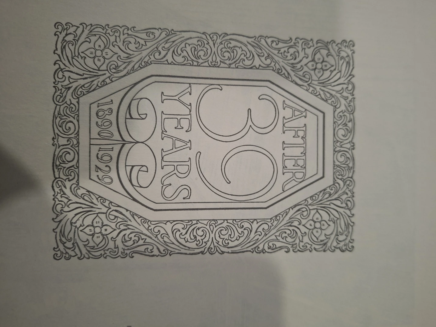 Shelf lot including 1929 bon marche book - photo 2