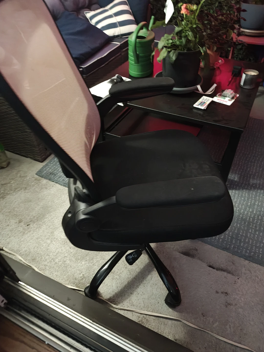 Black Ergonomic Mesh Office Chair - photo 2