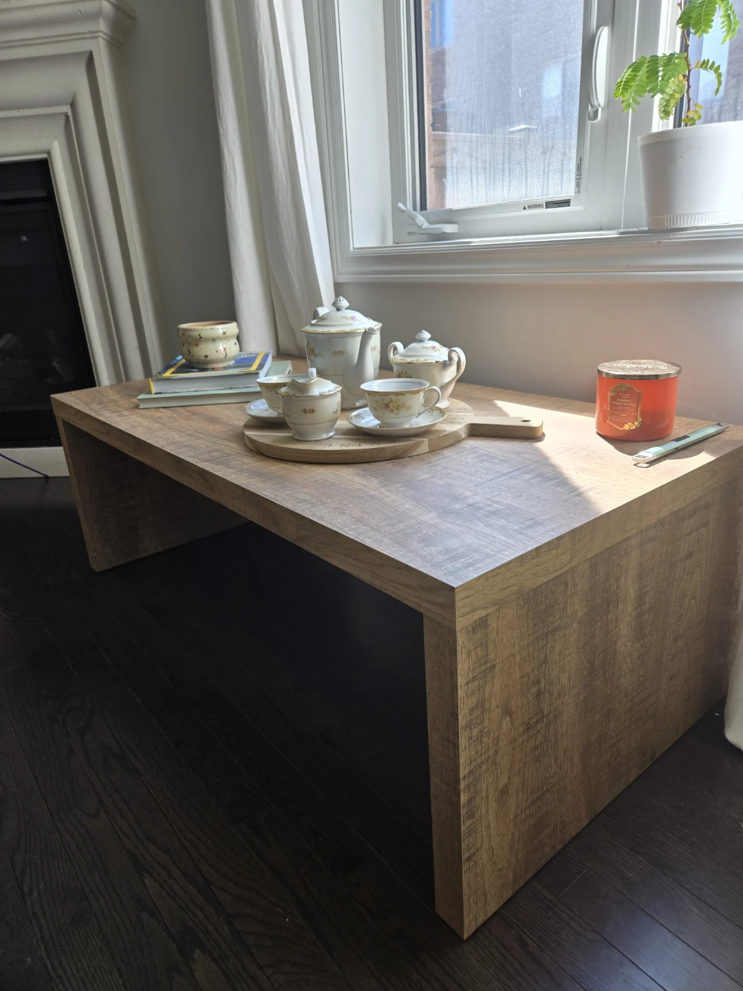 Rustic Farmhouse Coffee Table – Excellent Condition!