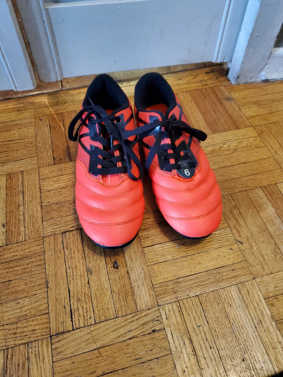 Women's/ Girls  Cleats Brand New Size 6 - photo 2