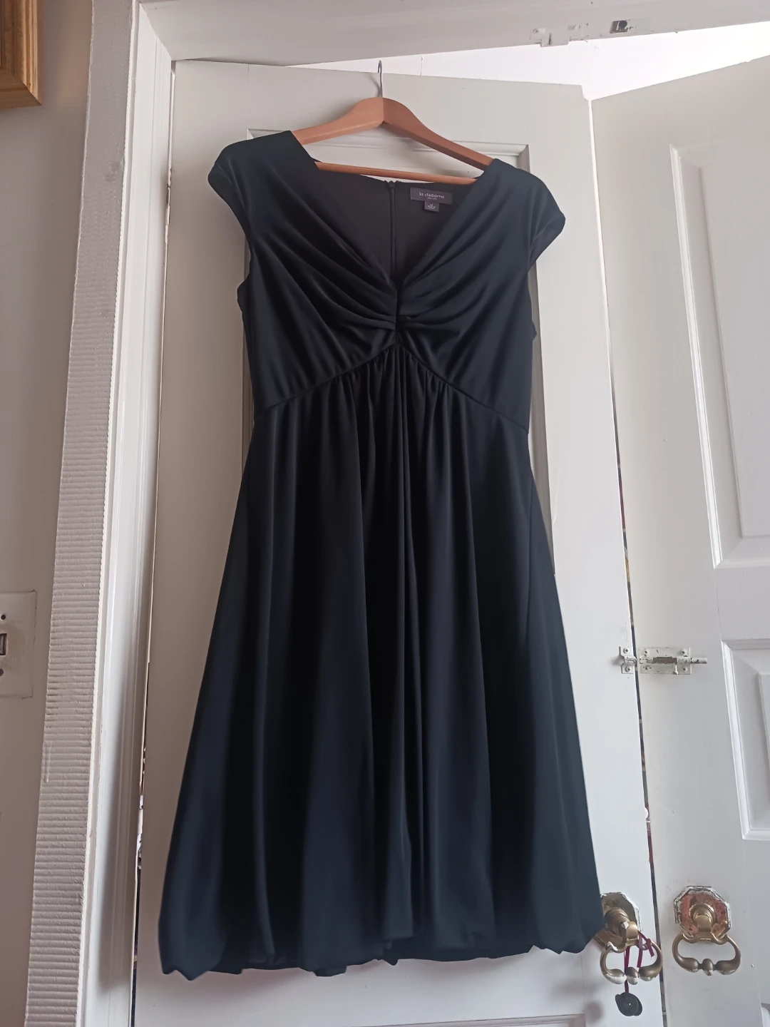 New !! Liz Claiborne Black Cap Sleeve V-Neck Dress - photo 2