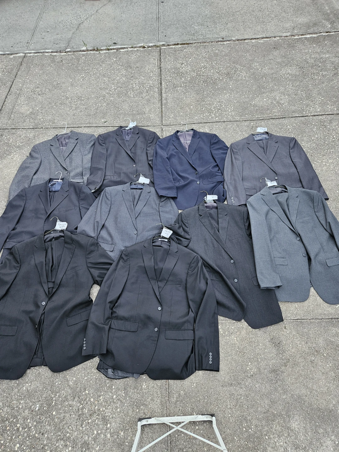 7 suits and 3 jackets size 46R 46L