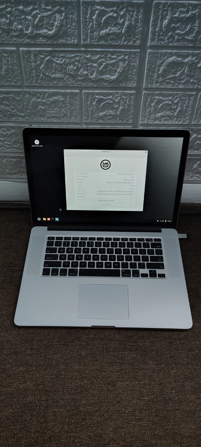 Apple MacBook Pro Laptop (Linux Mint)