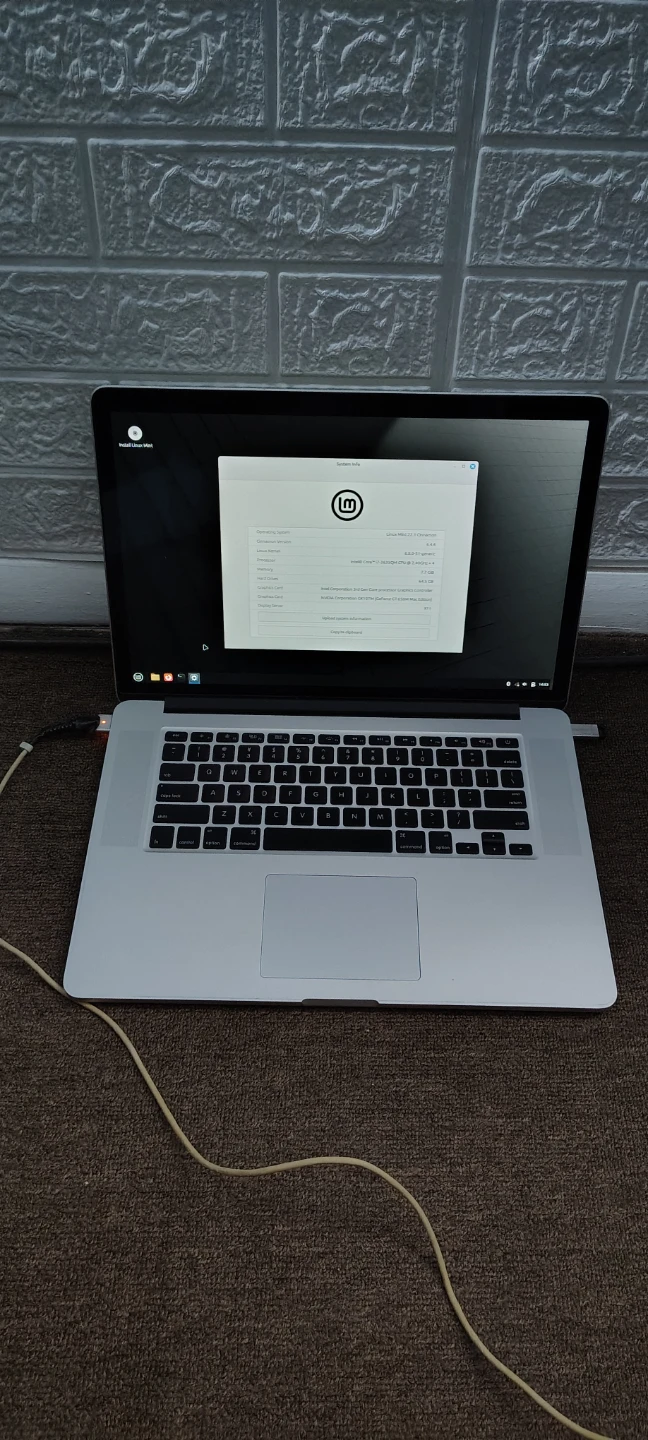 Apple MacBook Pro Laptop (Linux Mint) - photo 2