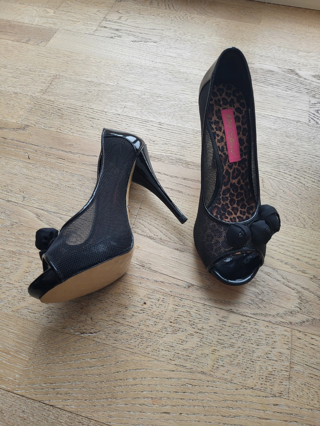 Betsey Johnson pump