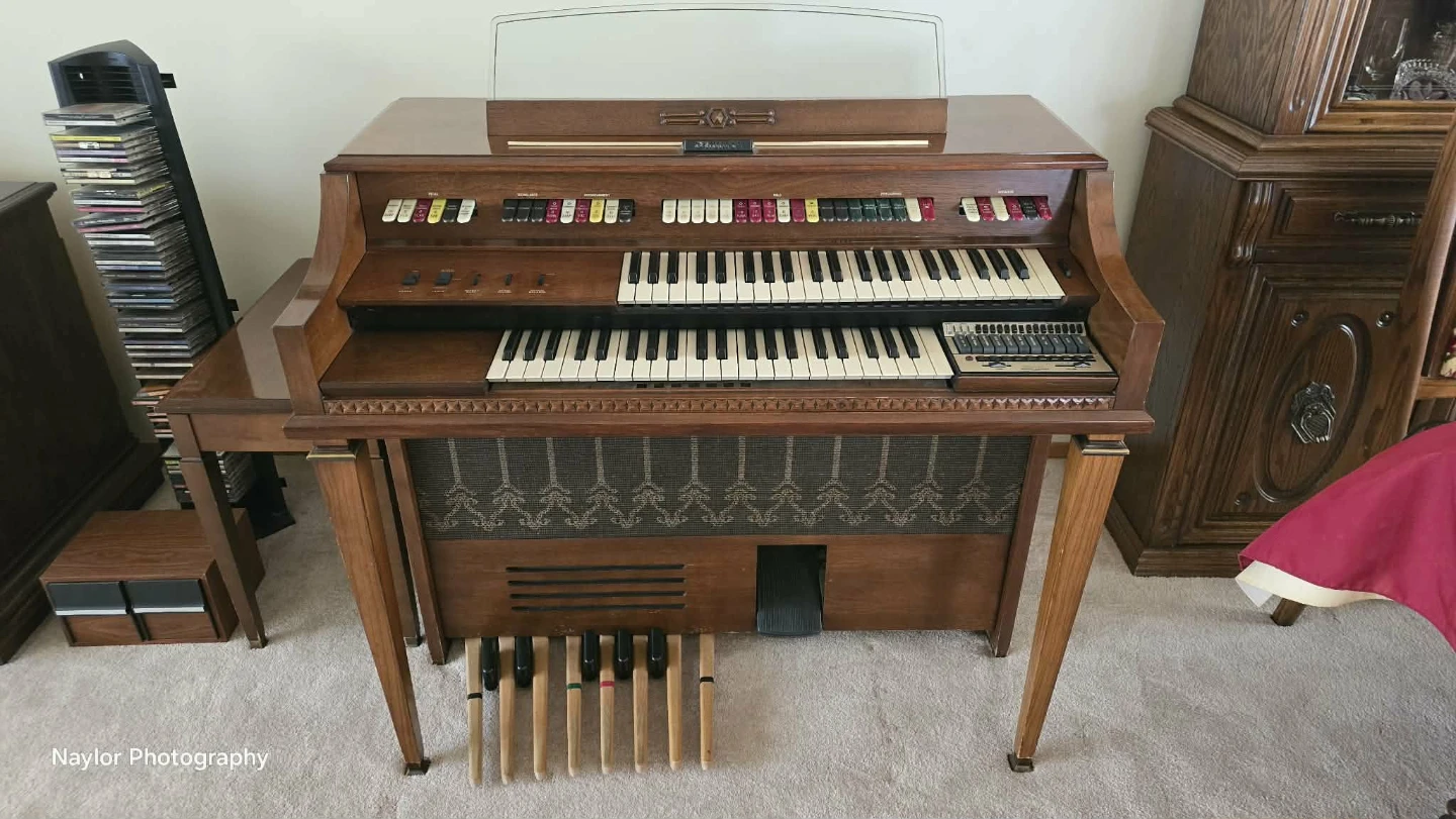 Thomas Organ with Bench