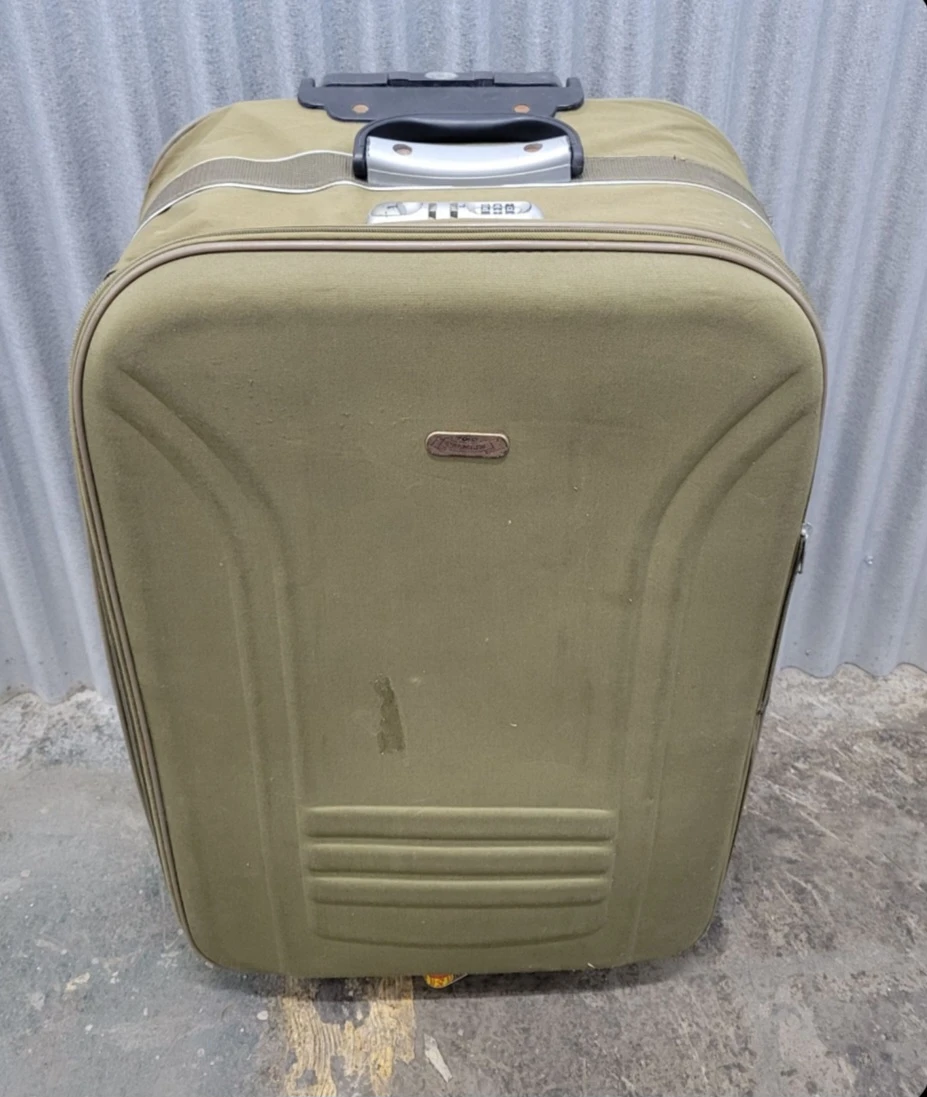 One way suitcase. Has some problems!