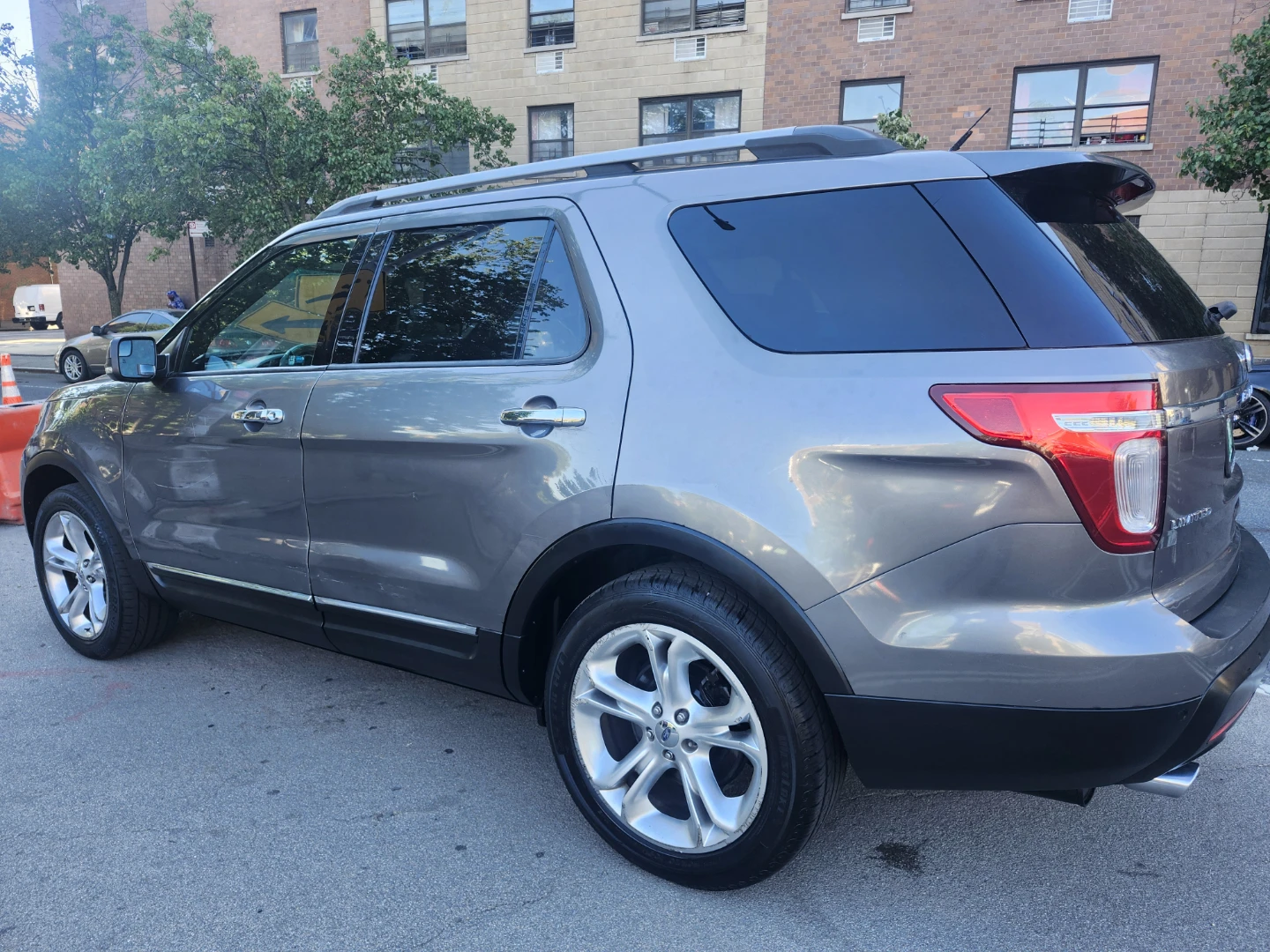 Ford Explorer Limited SUV - photo 4
