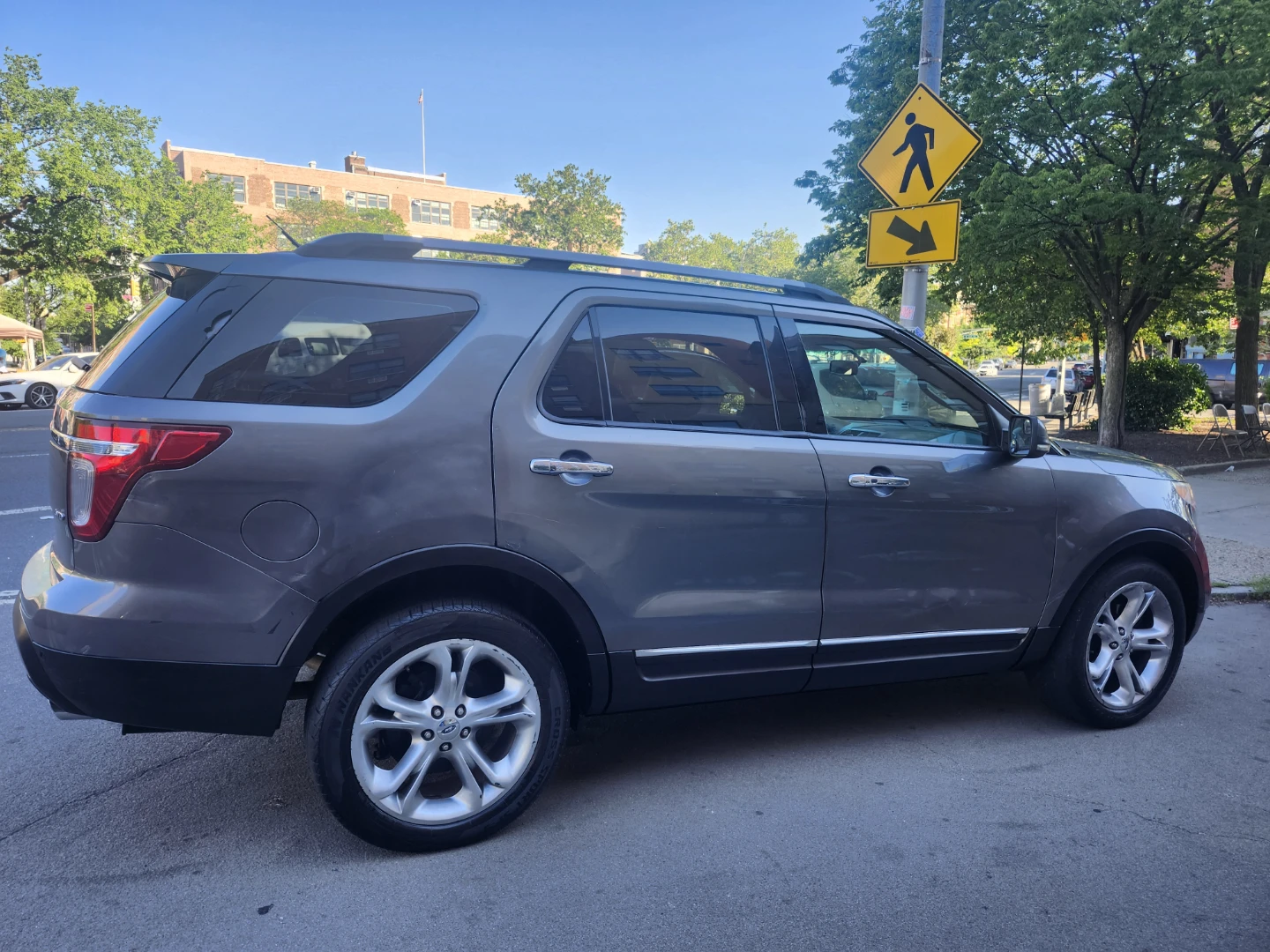 Ford Explorer Limited SUV - photo 5