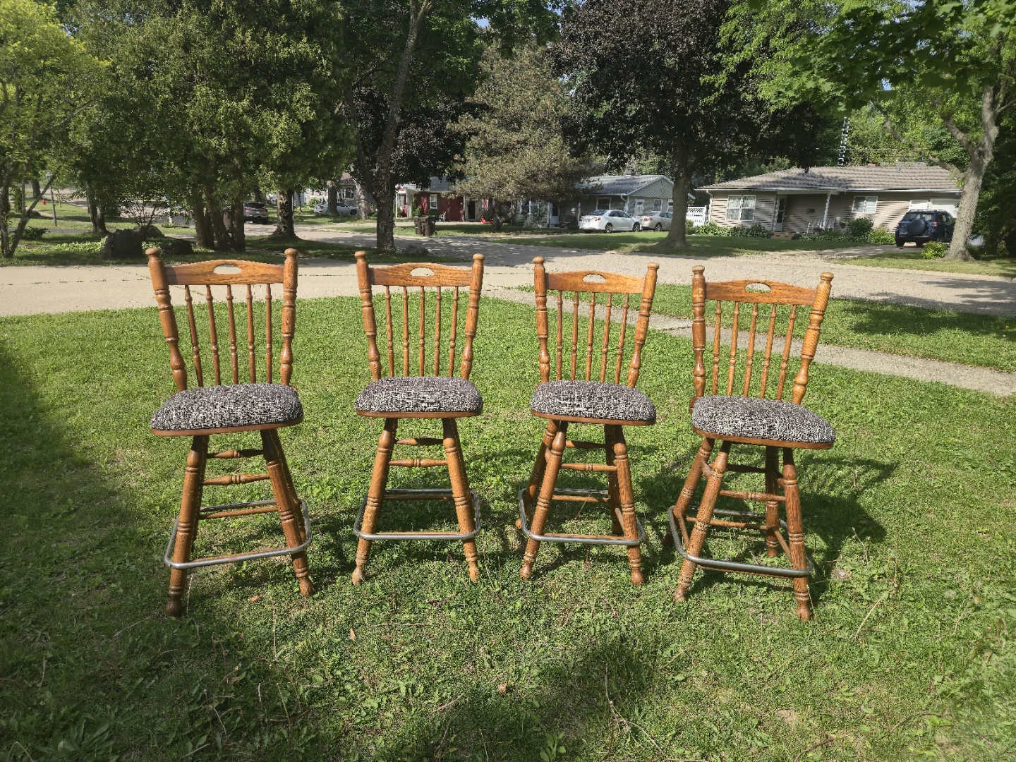 Título: Set of 4 Swivel Wood Bar Stools - photo 2