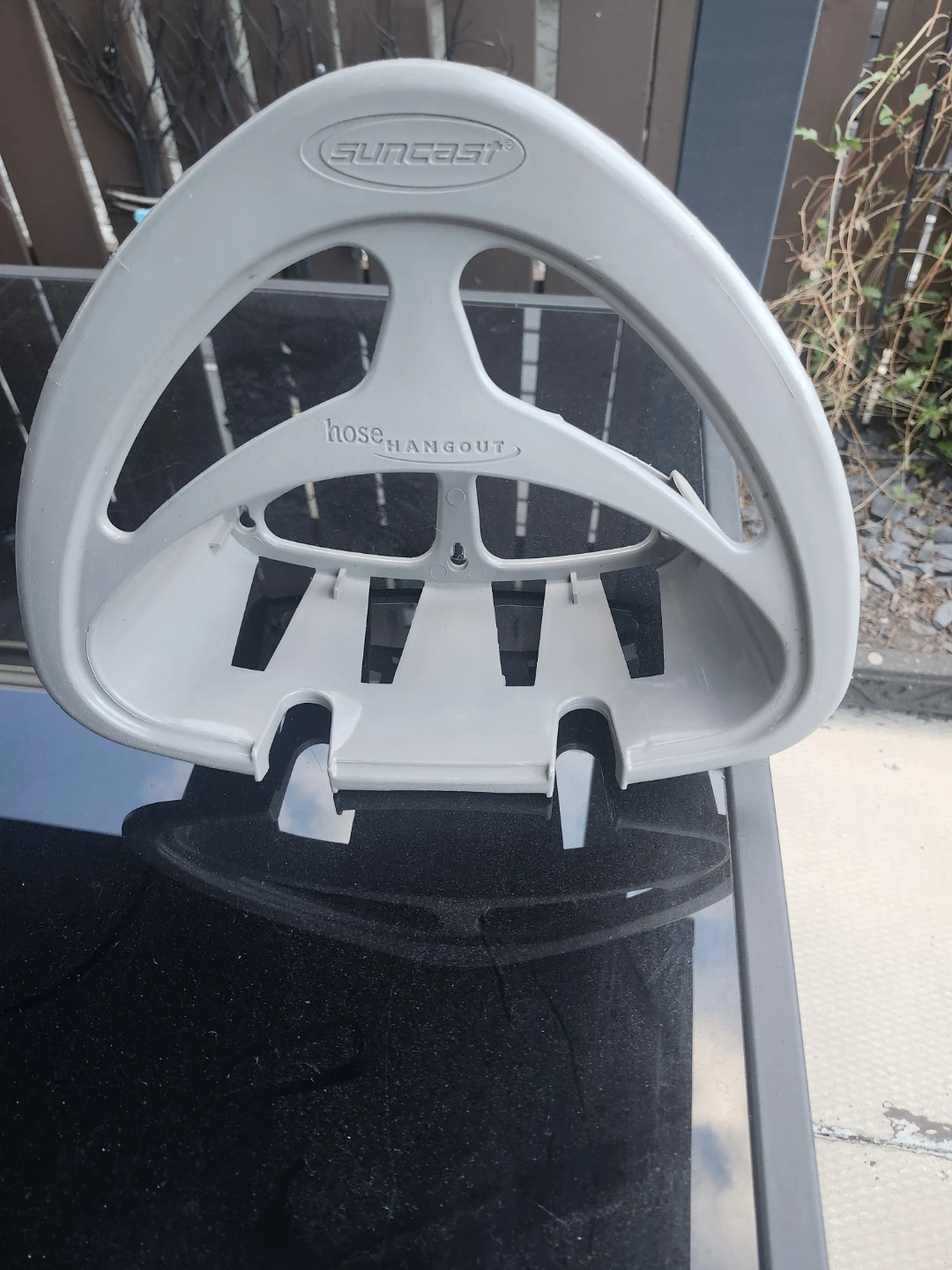 Suncast Resin Hose Holder - photo 2
