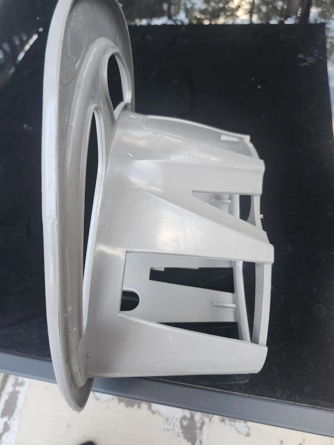Suncast Resin Hose Holder - photo 3