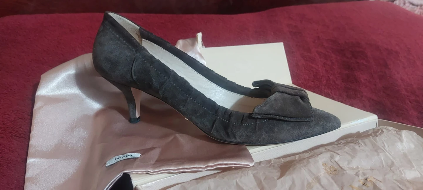 Prada Grey Suede Bow Heels - Size 37.5⚽ - photo 3