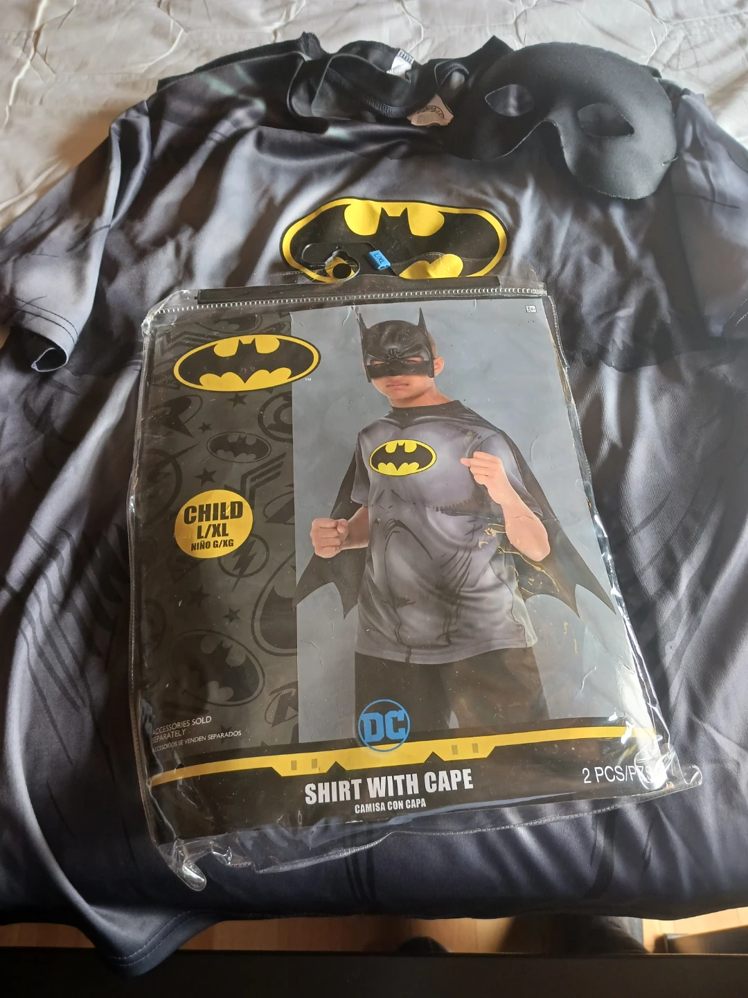 Child Batman Shirt with Cape and Mask Costume L/XL