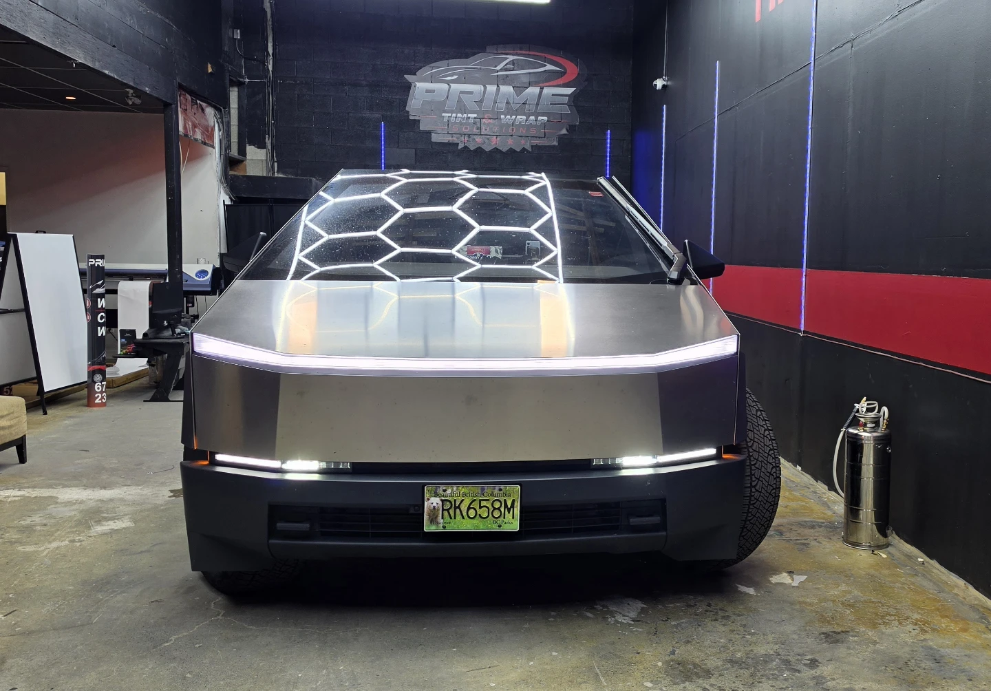 CERAMIC WINDOW TINTING AND VINAL WRAP