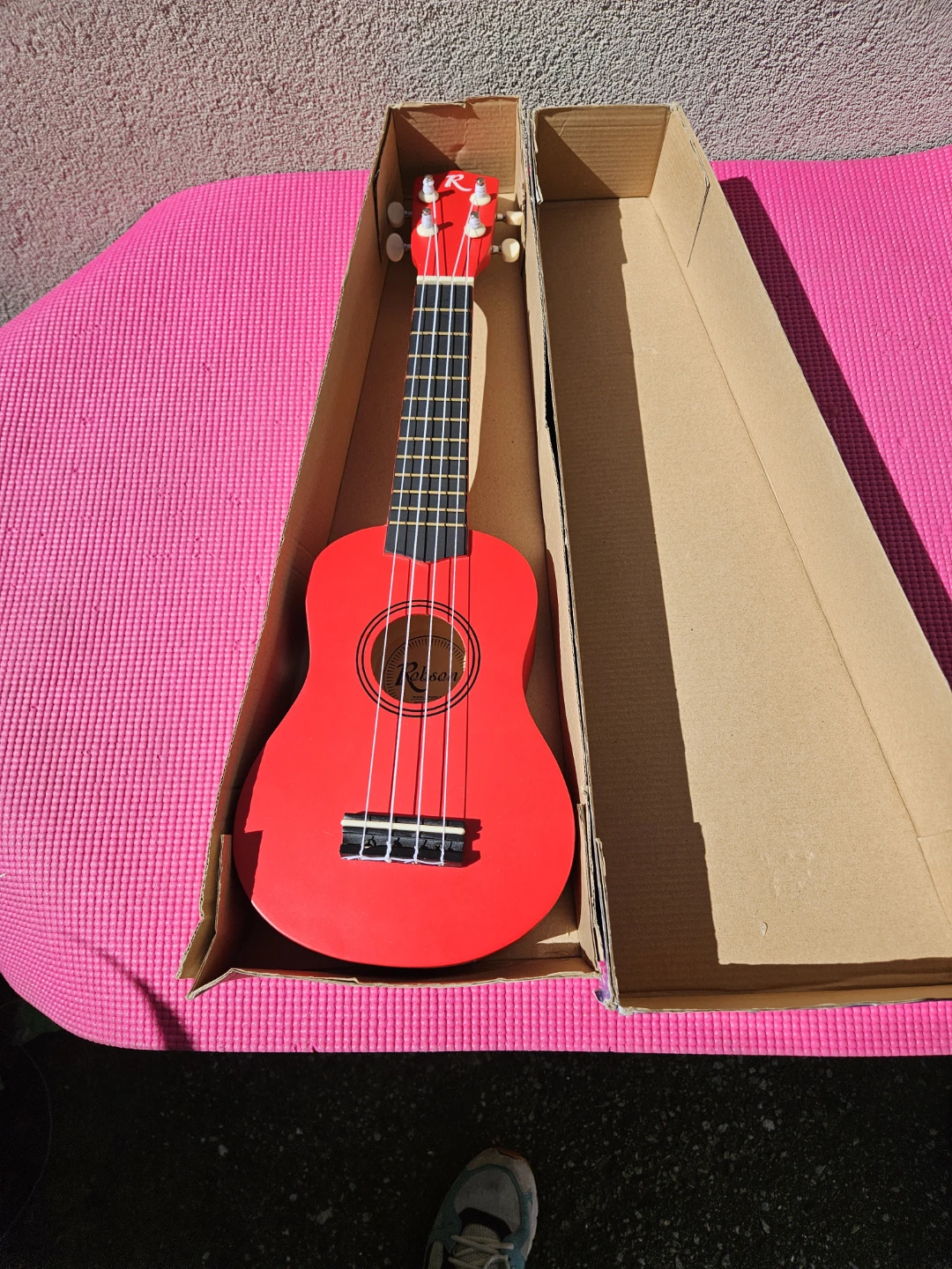 Robson Ukulele - Red - photo 3