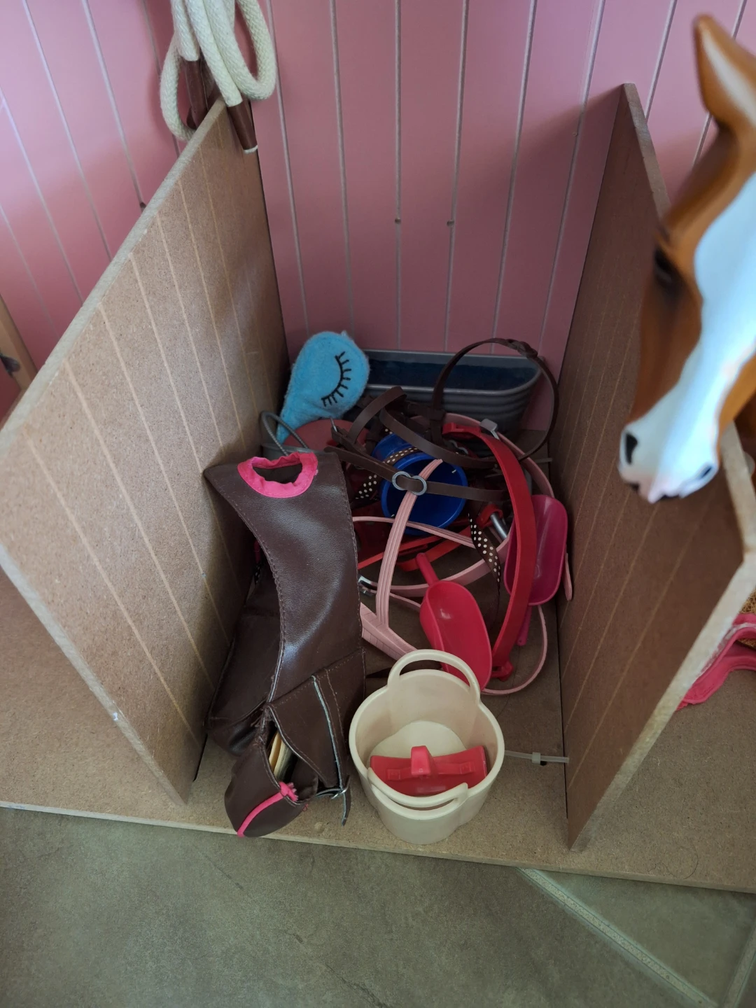 Doll Horse Stable with Accessories - photo 2