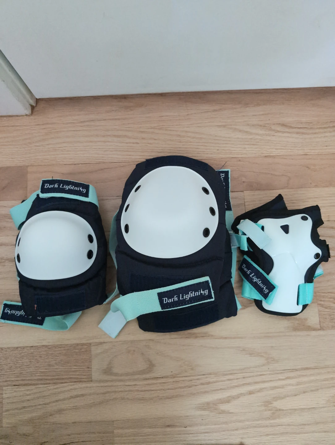 Impala Inline Skates and Dark Lightning Protective Gear - photo 3
