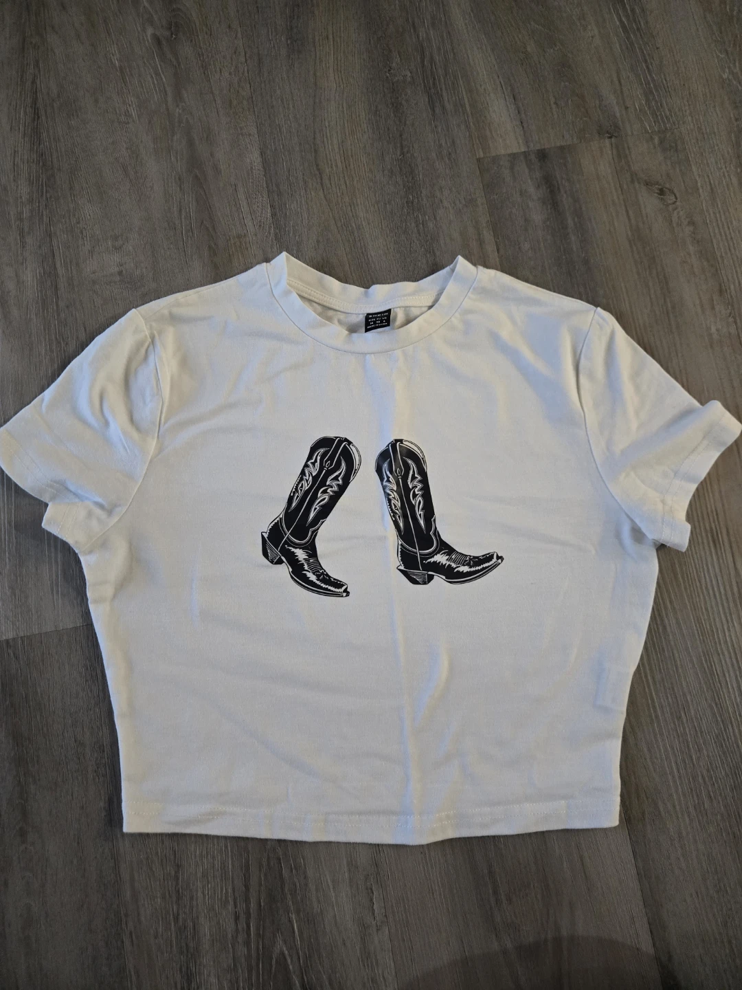 White cropped t-shirt with cowboy boot graphic - photo 2