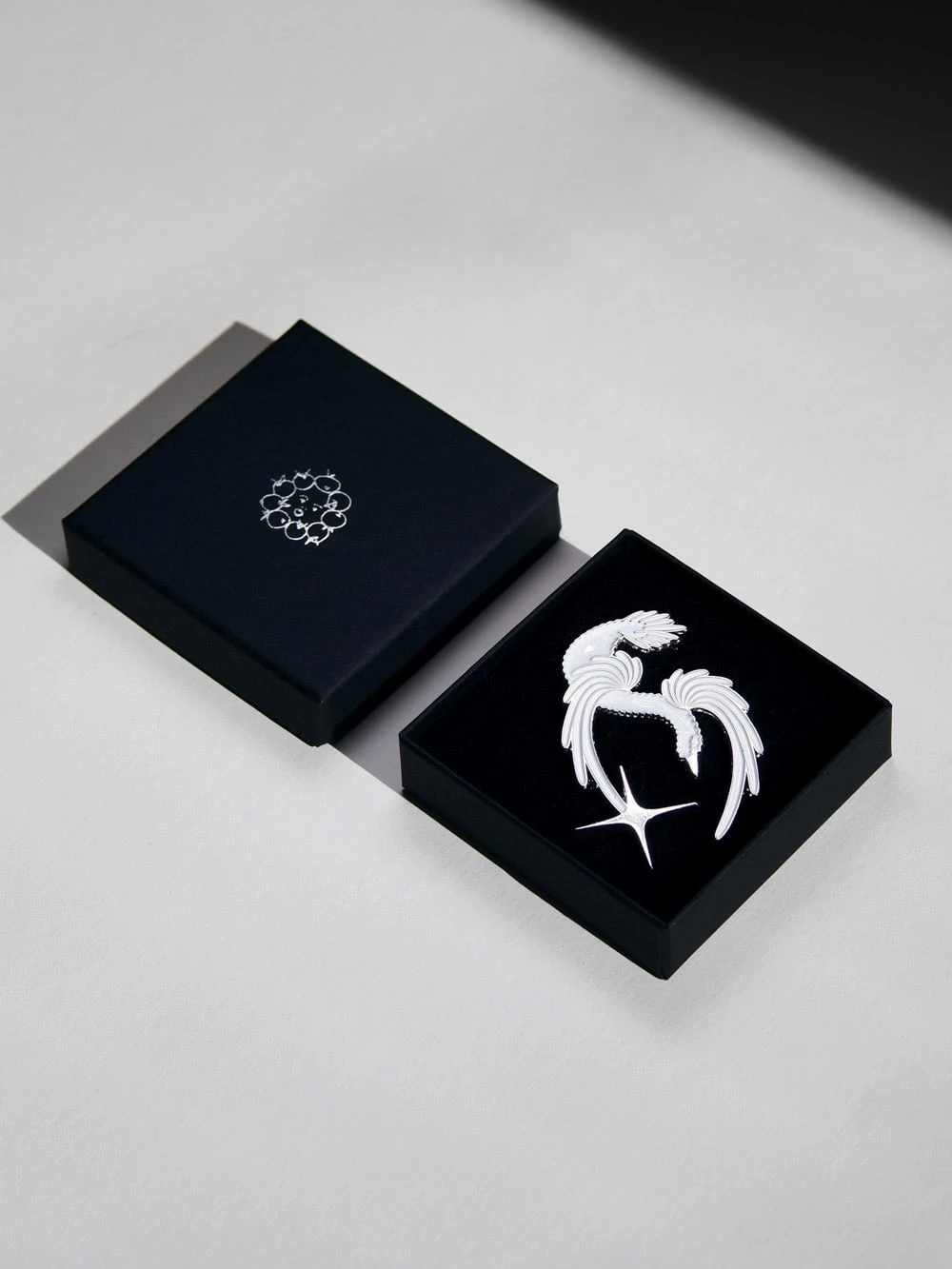 Swan Brooch - New in Box - photo 2